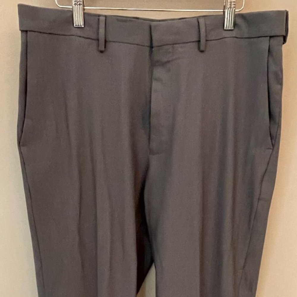 Haggar Men's Premium Comfort Flat Front Dress Pant 34X32 Gray
